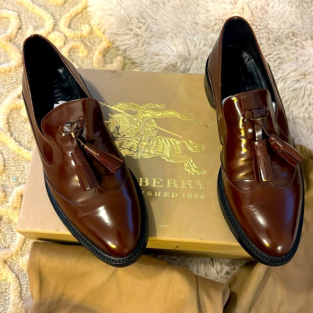 Burberry brown leather shoe. Worn once, like new. Size 39